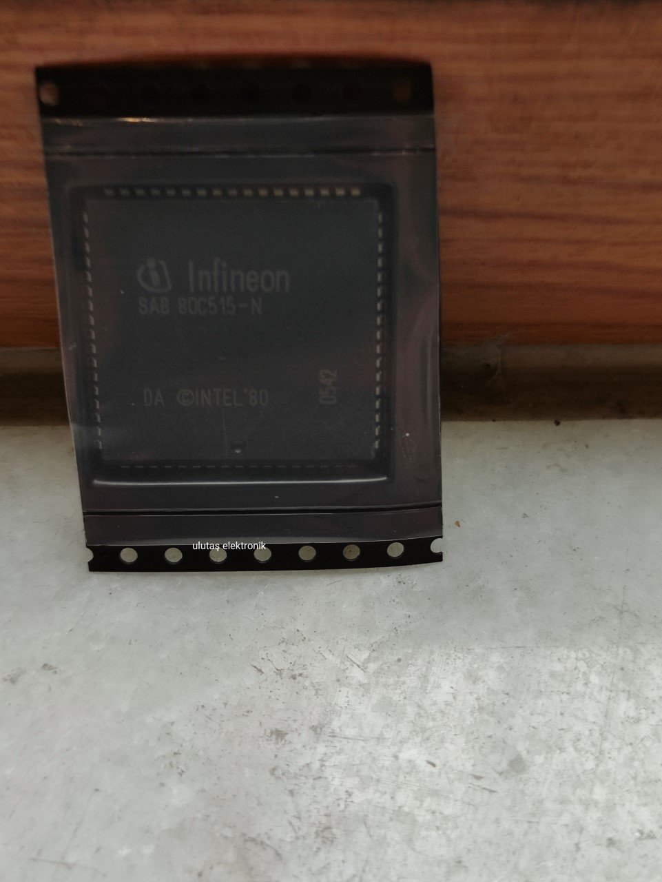 SAB80C515-N    PLCC-68    MİKROİŞLEMCİ