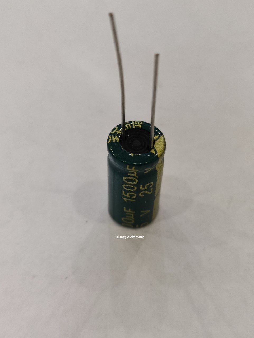 1500UF 25V 105C 10X20 ELEKTROLİTİK ALÜMİNYUM KONDANSATÖR