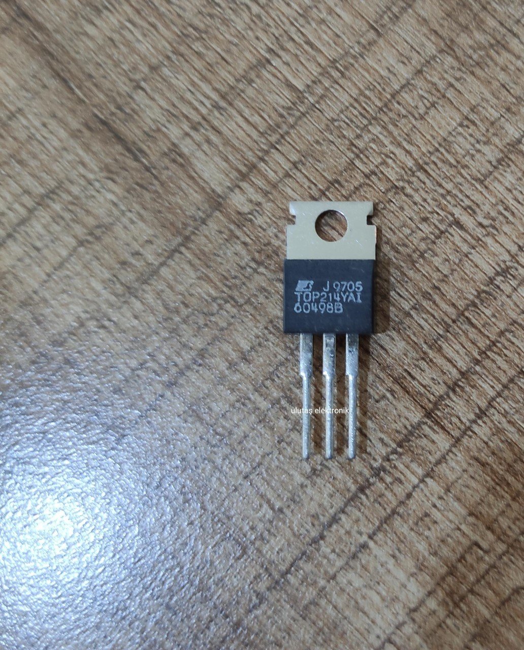 TOP214YAI TO-220 AC/DC DÖNÜŞTÜRÜCÜ ENTEGRE