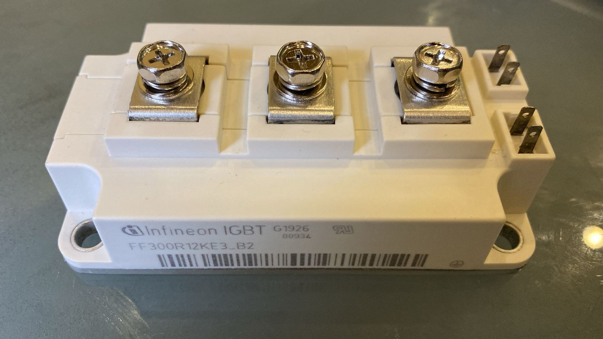 FF300R12KE3_B2      300A 1200V     IGBT MODULE