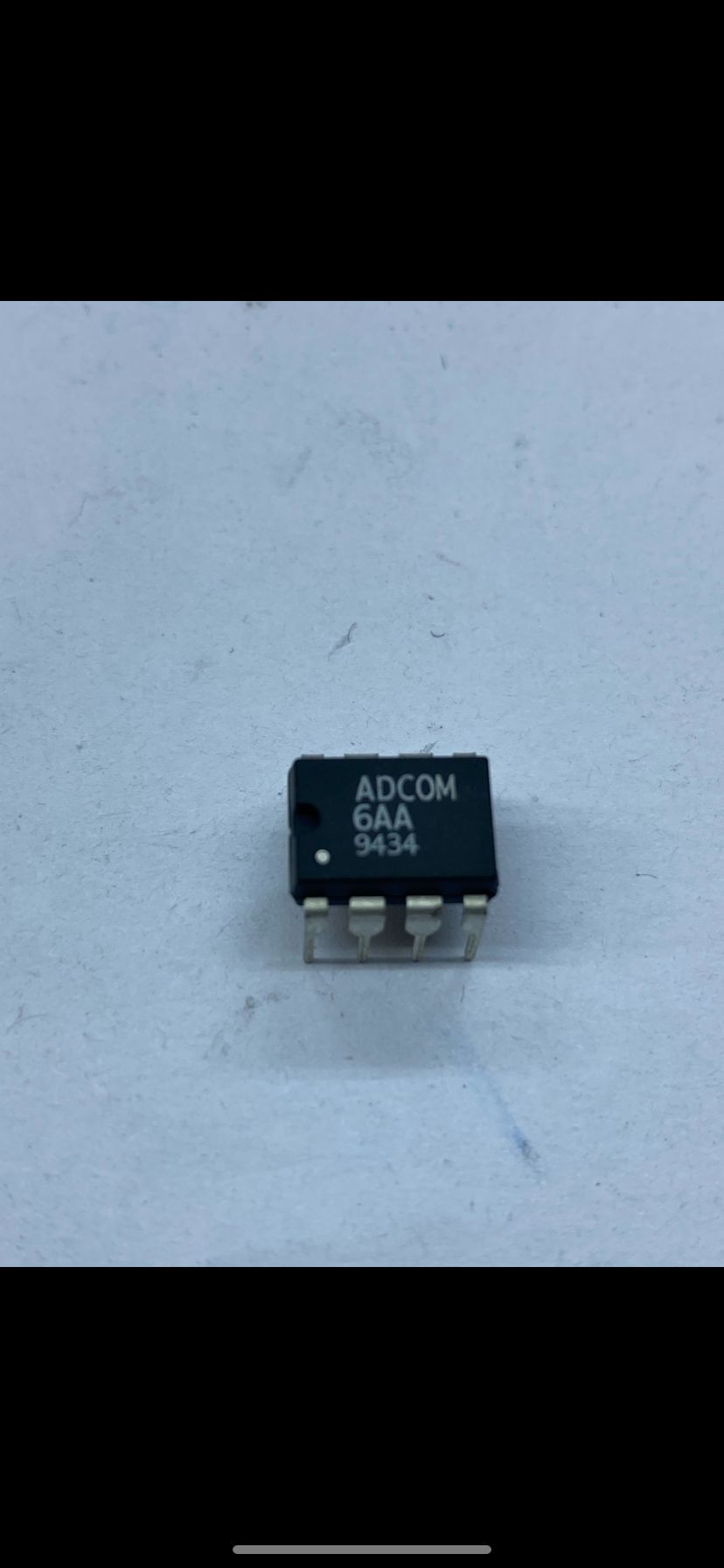 AD711JN - (6AA 9434)    PDIP-8    PRECISION AMPLIFIER IC