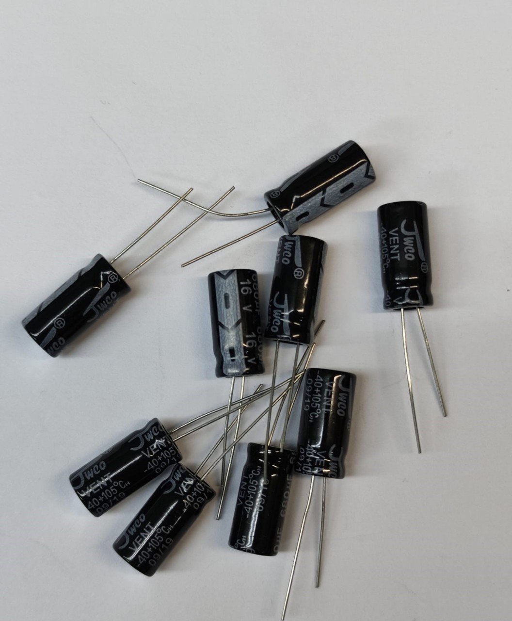 680UF 16V 105C   ELEKTROLİTİK ALÜMİNYUM KONDANSATÖR - ONLİNE ÖZEL FİYAT