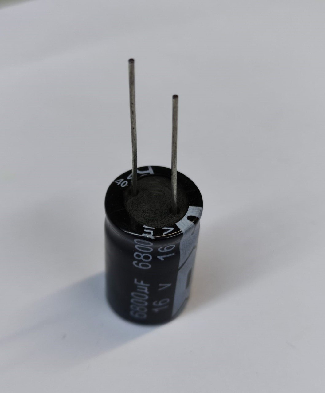 6800UF 16V 105C 15X25 ELEKTROLİTİK ALÜMİNYUM KONDANSATÖR