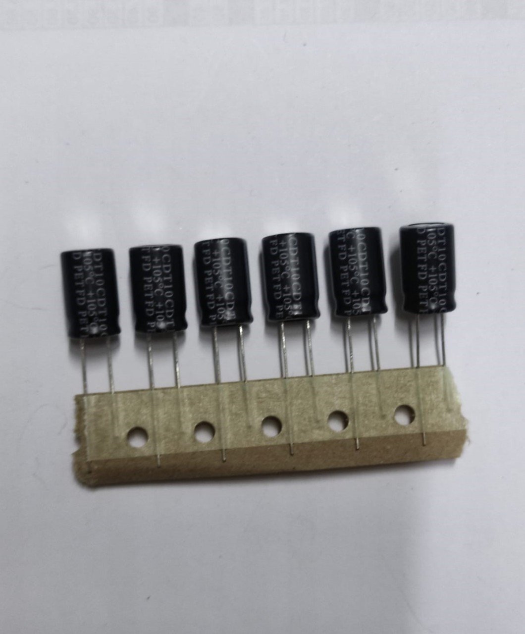 4.7UF 450V 105C    ELEKTROLİTİK ALÜMİNYUM KONDANSATÖR