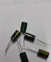 220UF 63V 105C 10X17   ELEKTROLİTİK ALÜMİNYUM KONDANSATÖR