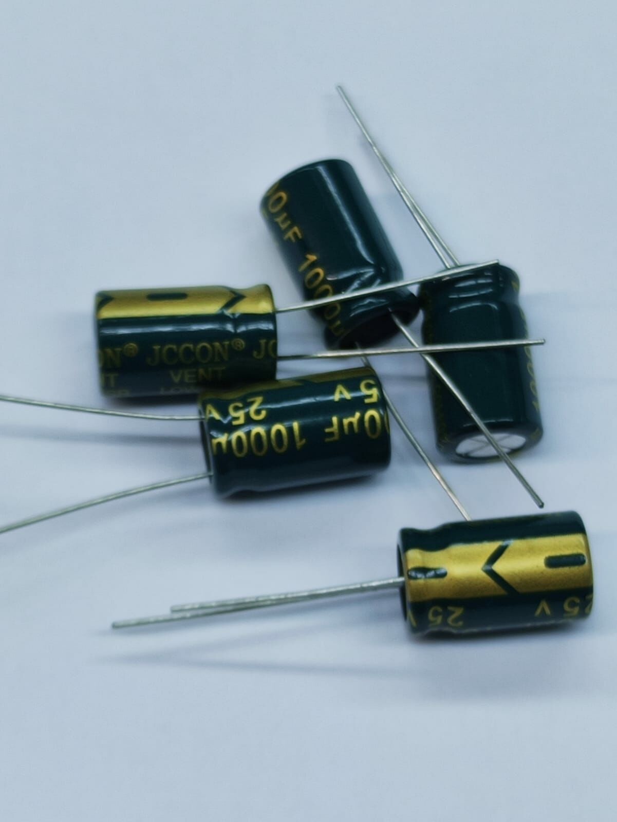 1000UF 25V 105C 10X17 ELEKTROLİTİK ALÜMİNYUM KONDANSATÖR