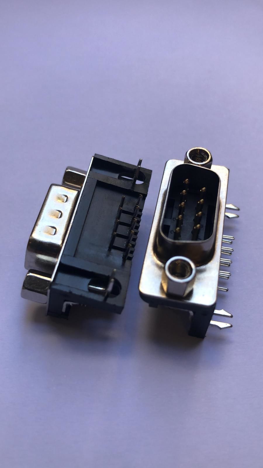 1037 9 Pin Lehim Tipi 9M Erkek 90C / 90 Derece D-SUB Konnektör