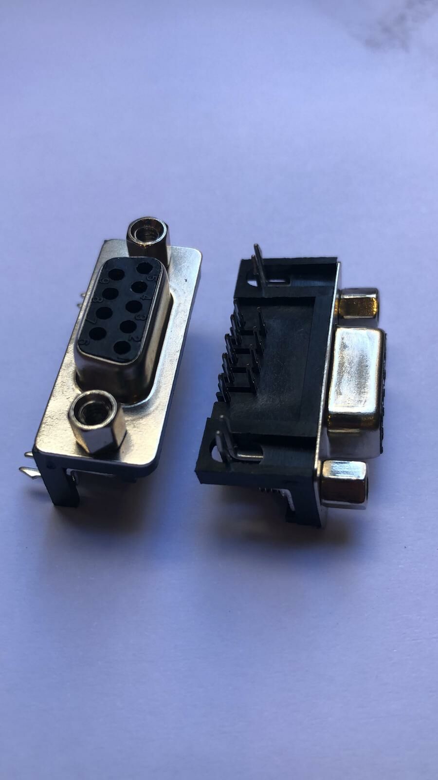 1037 9 Pin Lehim Tipi 9F Dişi 90C / 90 Derece D-SUB Konnektör