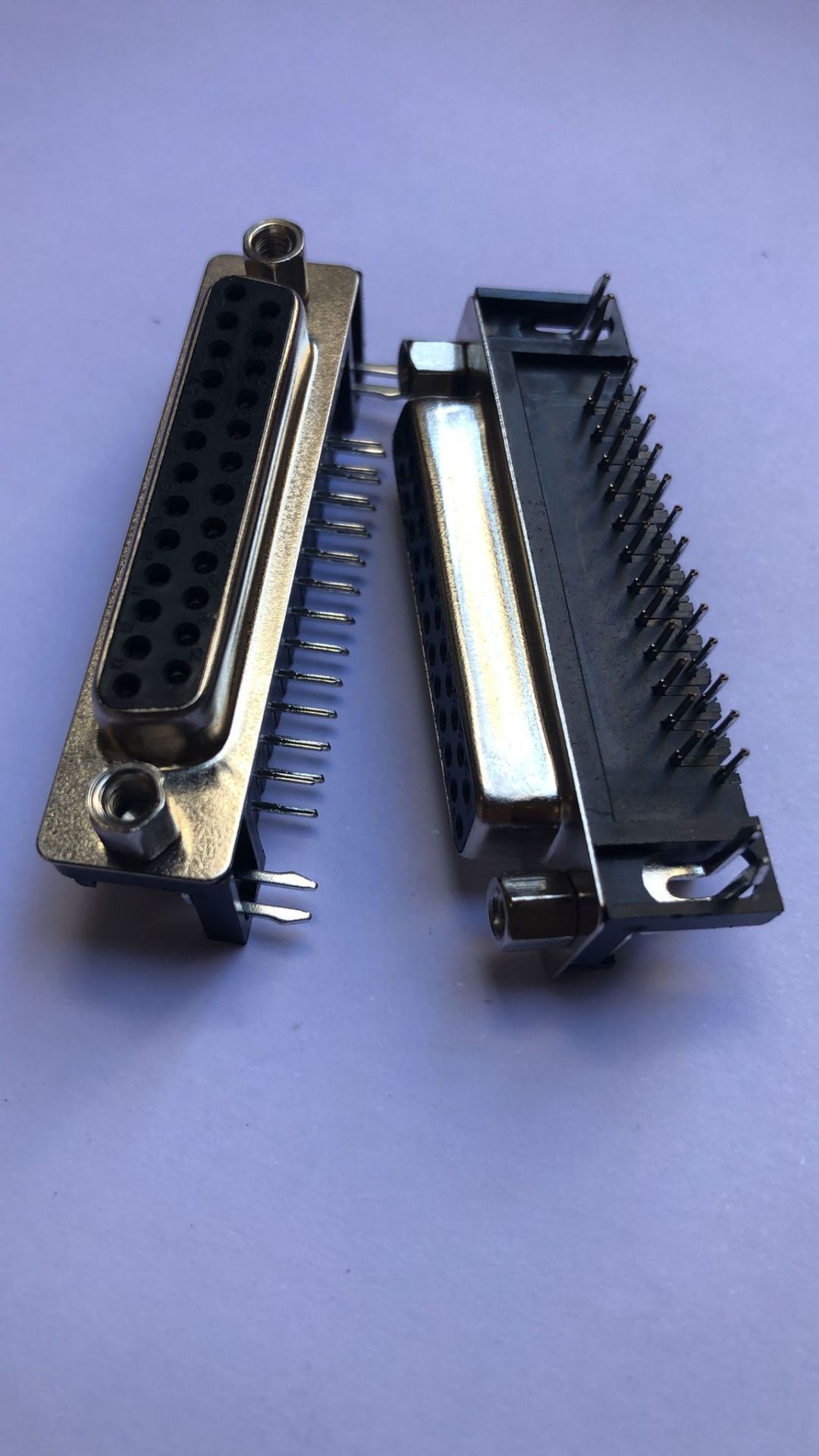 1037 25 Pin Lehim Tipi 25M Erkek 90C / 90 Derece D-SUB Konnektör