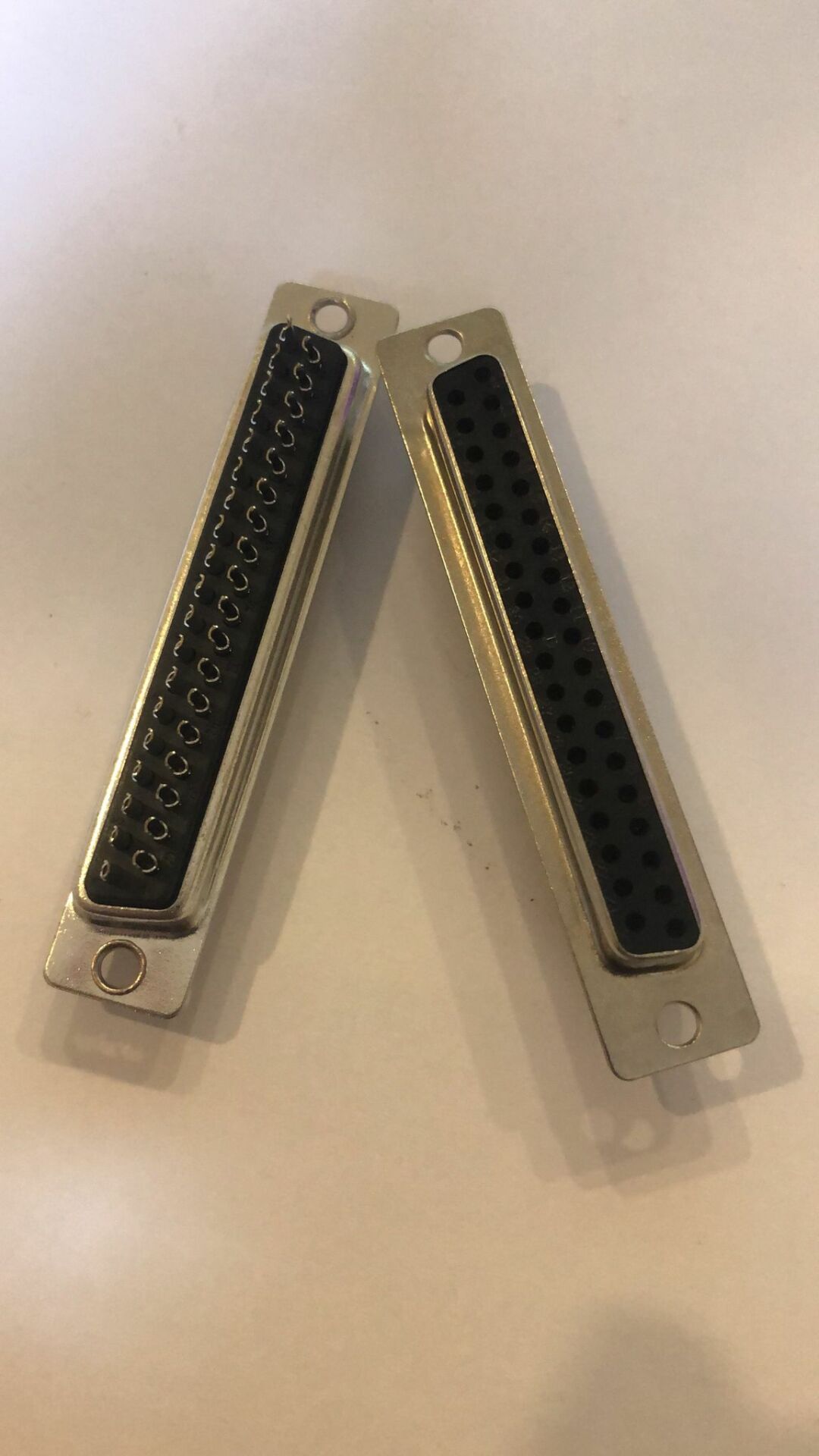 1033 37 Pin Lehim Tipi 37 F Dişi D-SUB Konnektör