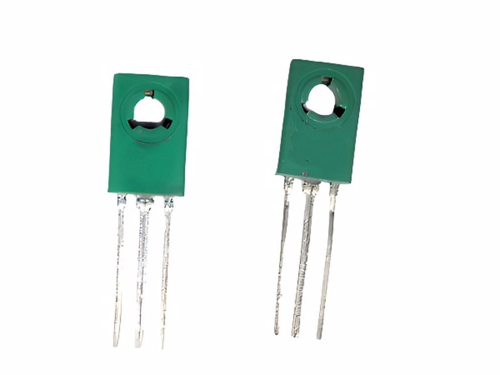 2SA1120-0          TO-126        5A 35V 1W       PNP TRANSISTOR