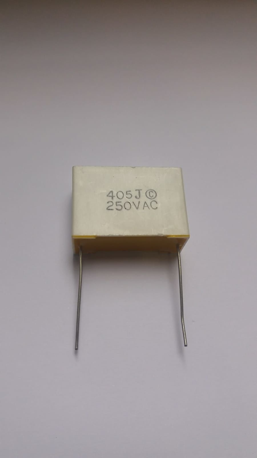 4UF 205VAC   RM:28   POLYESTER KONDANSATÖR